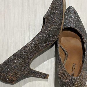 Dress heels UNUSED Size 9.5 Two toned